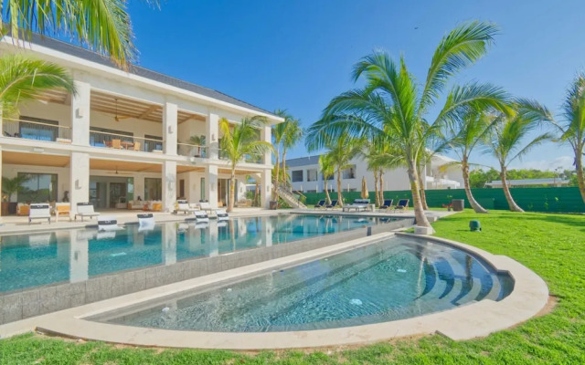 Luxury Villa With Heated Pool Jacuzzi Full Staff