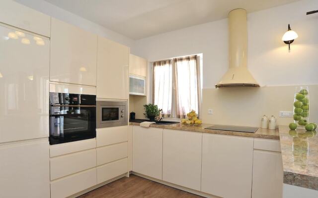 Beautiful Home in Sibenik With Wifi and 3 Bedrooms