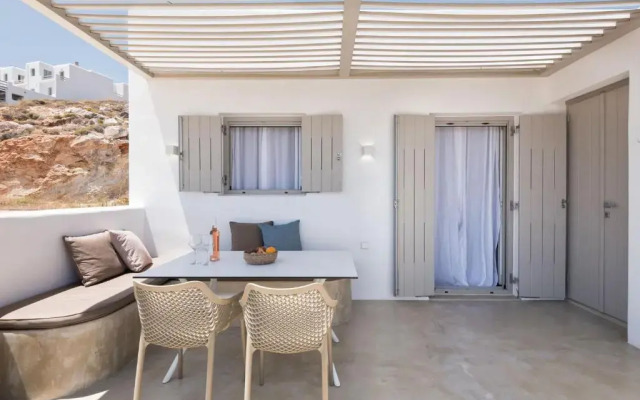 Michael Zeppos Studios, Naousa