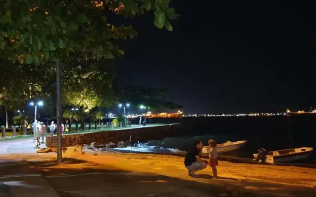 Quarto 100m da praia Pereque
