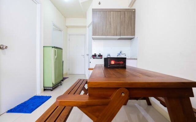 2BR Artistic Room Green Pramuka Apartment closed to Mall By Travelio