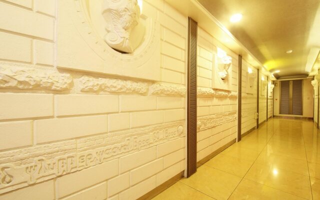 Sense Motel