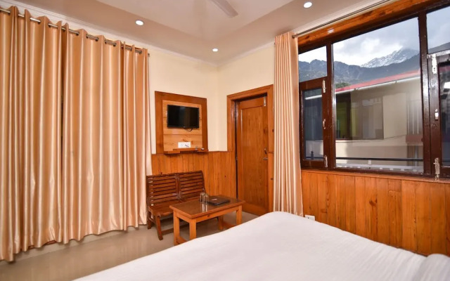 The Posh Hotel near Mall Road with Hassle Free Covered Parking