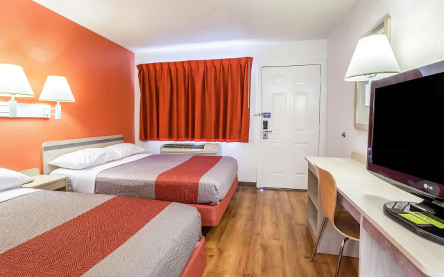 Motel 6 Sacramento, CA - Downtown