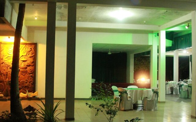 Hotel Whiteroyal