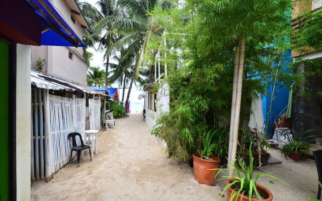 ZEN Rooms Station 1 White Beach