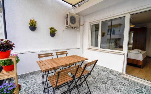 Serene and Central Flat With Balcony in Muratpasa