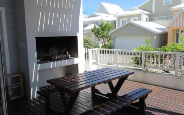 Point Village Accommodation - Hennie Bottom