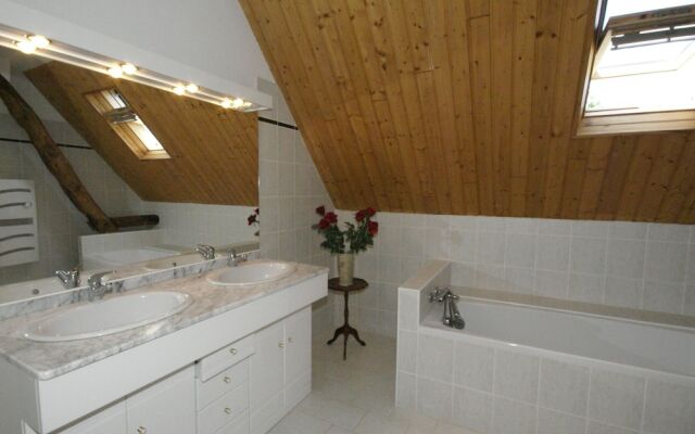 Modern Holiday Home in Florimont-Gaumier with Private Pool