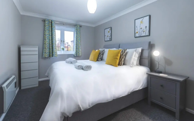 Vespasian Quay - Balcony overlooking the River Itchen - Secure & private parking