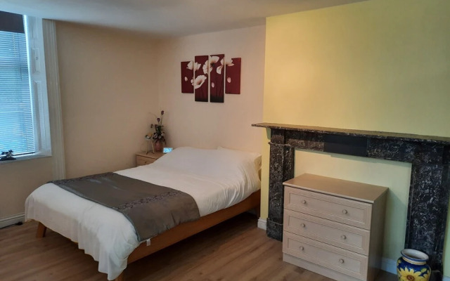 Self Contained Studio Flat in Winterton Hall