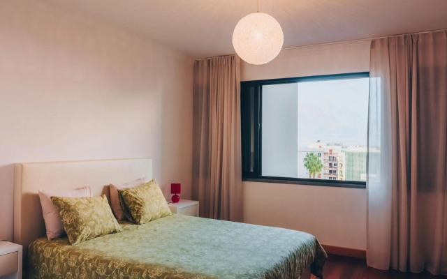 Beautiful Apartment with Sea View and Garden