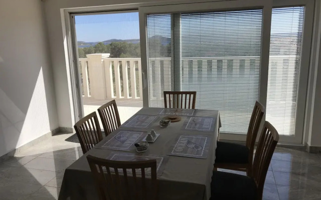 Villa Bachelor