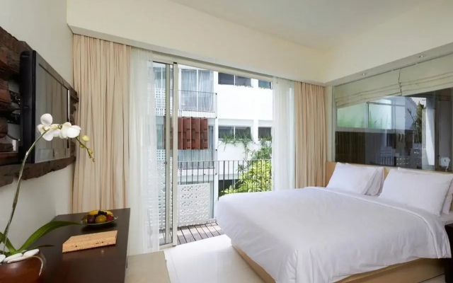 The Akmani Legian