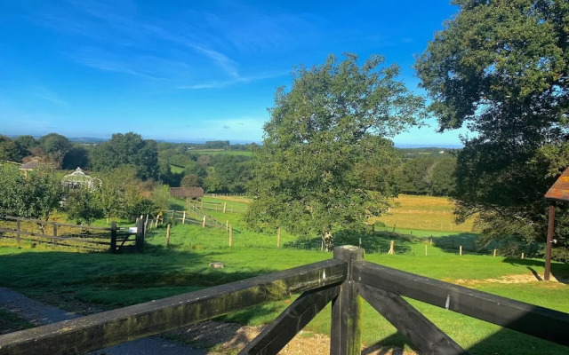 Stunning Estate Sleeps 22 Private Parking & Garden