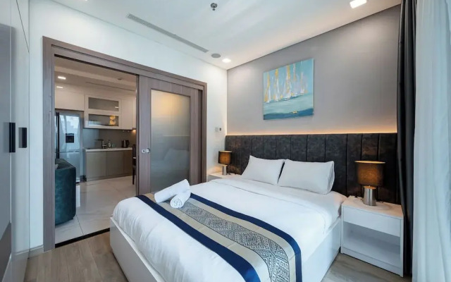 DE LA SOL Centre Point