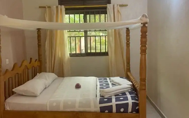 Pearl Gardens Beach Resort Kalangala