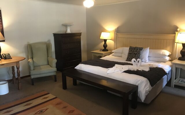 Shangri-La Country Hotel