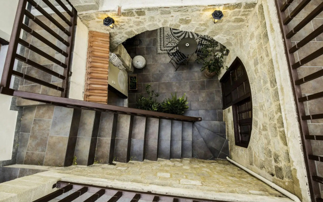 Camelot Traditional & Classic Hotel