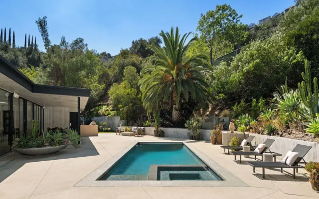 Valea Estate - Secluded Beverly Hills Retreat 1-acre Oasis
