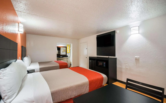 Motel 6 Houston, TX - Brookhollow