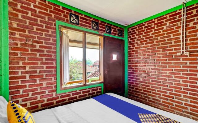 OYO Homes 90850 Cibeunying Eco Tourism Homestay Cibodas Maribaya 2