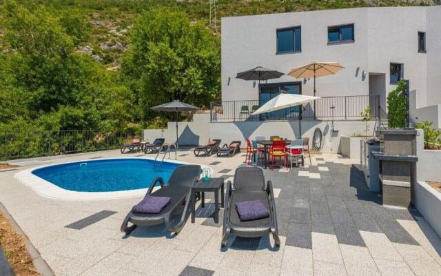 Holiday Home Nest