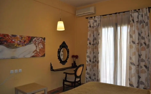 Okeania Seafront Rooms in Kamena Vourla