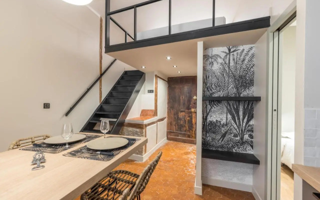 Charming 2 Bdr Old Town