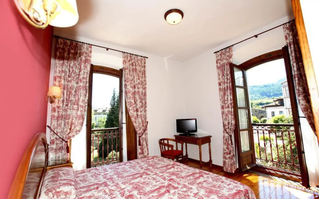 Hotel Puente Romano
