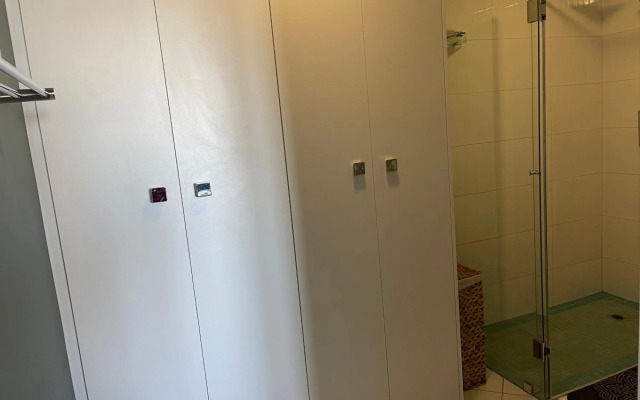 CJ’s OceanCityView Modern Secure 1 bed apartment