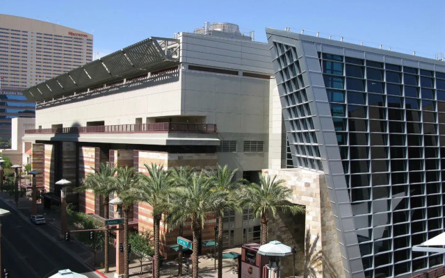 Hilton Phoenix Airport