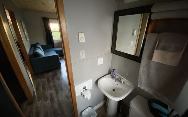 Pines Motel