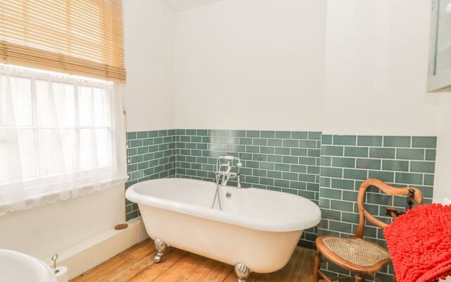 Demeter Holiday Cottage