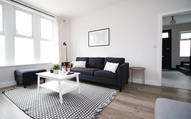 Harlequin Gardens by Tŷ SA-5 BR House