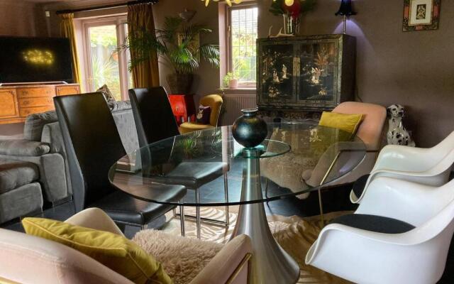 Hip & Stylish House, edge of The Cotswolds