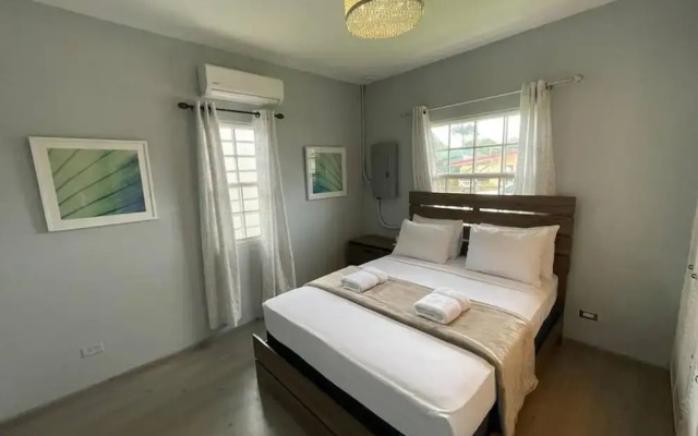 Pool and Jacuzzi Vacation Home