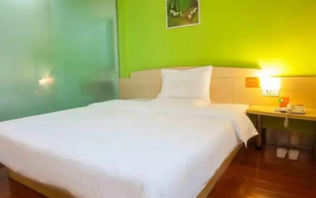 7Days Inn Chain Hotel (Shaoguan Fengcai Building Pedestrian Street)