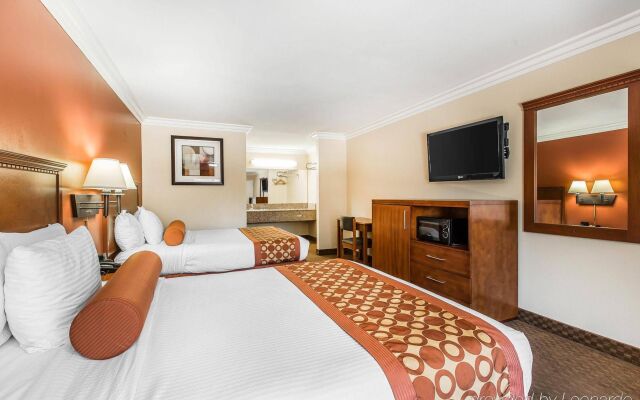 Rodeway Inn & Suites Canyon Lake-Menifee West