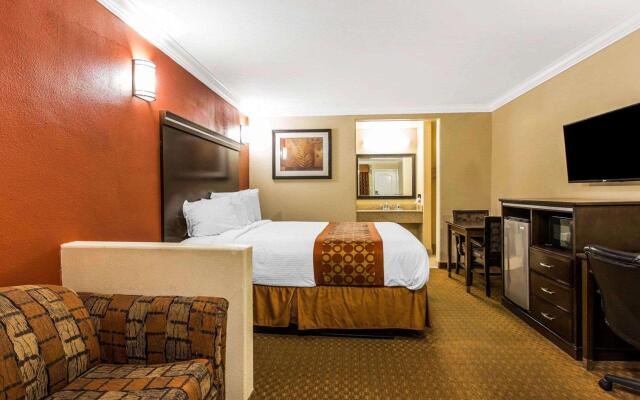 Rodeway Inn & Suites Corona