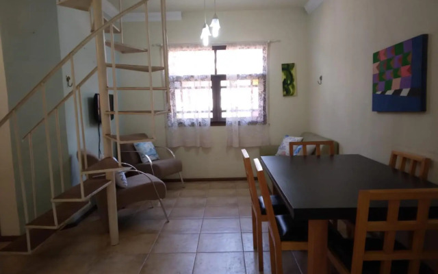 Apartamento Duplex a 100 metros da Praia de Boracéia
