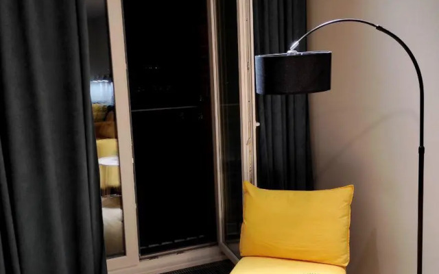 Счастливая матрешка на улице Серафимовича 40