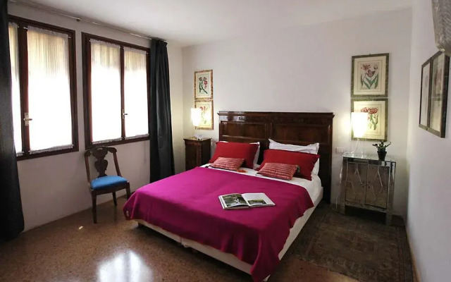 Palazzo Contarini Della Porta Di Ferro