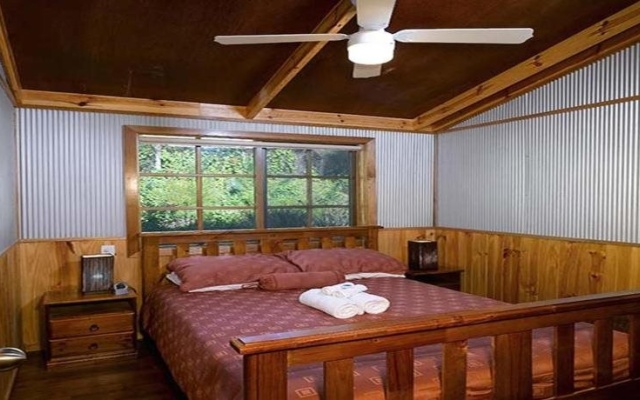 Port Bayou Cottage – Guest Rooms – Port Campbell