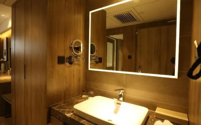 Yan'an Baimi Avenue Baotashan Atour Hotel