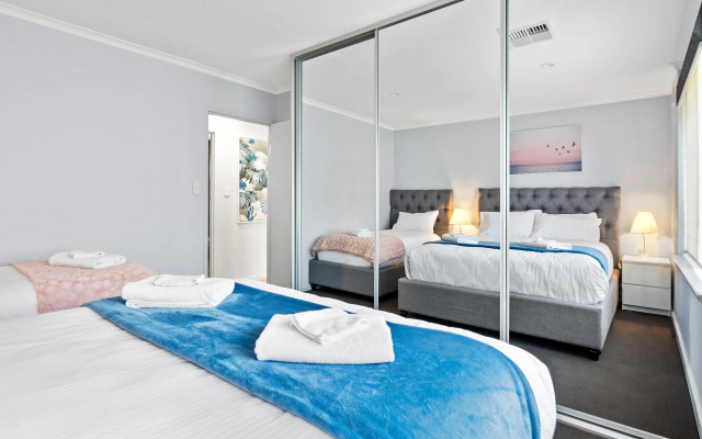 Hectorville Luxe Haven Suite