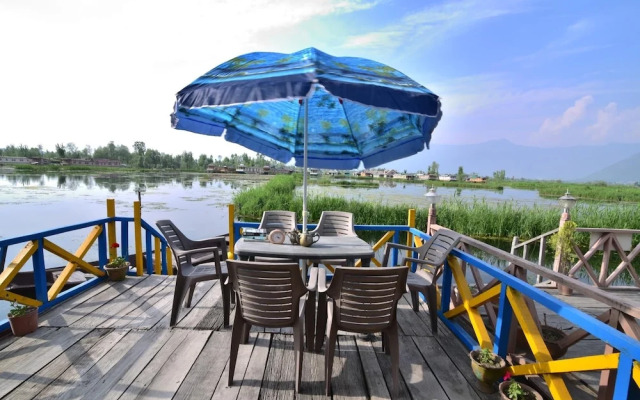 Golden Hopes Group Of Houseboats