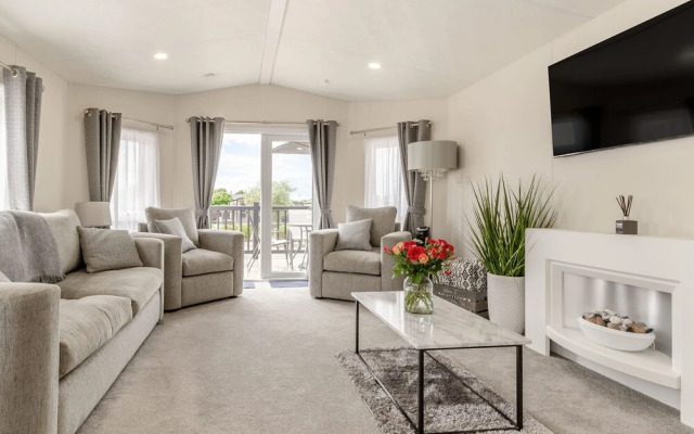 The Cotswold Holiday Lodge