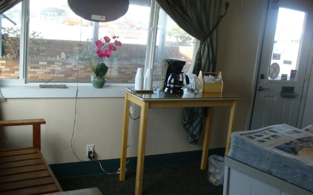 Seven Seas Inn & Suites