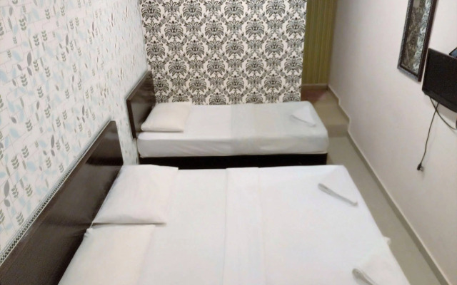 OYO 89407 EZI Hotel
